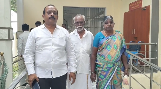 முதியவர் என்றும் பார்க்காமல் தாக்கும் உறவினர்கள் மீது நடவடிக்கை எடுக்க கோரிக்கை – மாவட்ட ஆட்சியரிடம் 86 வயது முதியவர் மனு