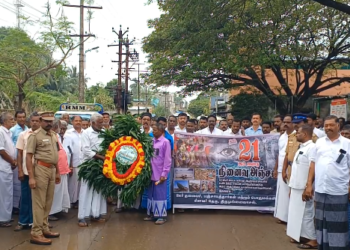 மயிலாடுதுறை மாவட்டத்தில் 21 ம் ஆண்டு சுனாமி தினத்தை முன்னிட்டு சுனாமி நினைவு தூணில் ஆயிரக்கணக்கான மீனவர்கள் ஊர்வலம் அஞ்சலி