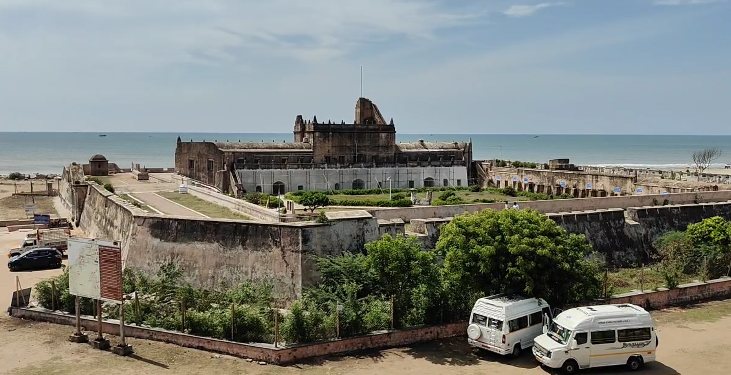 தரங்கம்பாடி டேனிஷ் கோட்டை அருங்காட்சியகத்தில்17-ஆம் நூற்றாண்டை சேர்ந்த வரலாற்று பொக்கிஷமான போர்வாள் மாயம்
