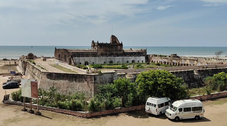 தரங்கம்பாடி டேனிஷ் கோட்டை அருங்காட்சியகத்தில்17-ஆம் நூற்றாண்டை சேர்ந்த வரலாற்று பொக்கிஷமான போர்வாள் மாயம்