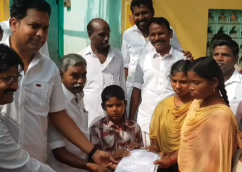 நன்னிமங்கலம் தாய்,தந்தையை இழந்து வசித்துவரும் குழந்தைகளுக்கு இலவச வீட்டுமனை பட்டா சட்டமன்றஉறுப்பினர் வழங்கினார்
