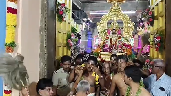 திருஇந்தளுர் பரிமளரெங்கநாதர் ஆலய சொர்க்கவாசல் திறப்பு நிகழ்ச்சி, பெருமாள் மங்களகிரி படிச்சட்டத்தில் எழுந்தருளினார்