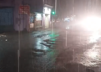 திருவாரூரில் 4 மணி நேரத்தில் 11 சென்டிமீட்டர் மிக கனமழை பெய்ததால் பொதுமக்கள் அவதி