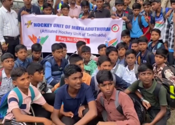 மயிலாடுதுறை பல்வேறு பள்ளிகளை சேர்ந்த ஹாக்கிவிளையாட்டு வீரர்கள் ஜூனியர் ஆடவர் உலகக்கோப்பை அரைஇறுதி போட்டி