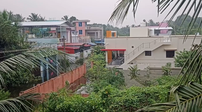 கழுக்காணி முட்டம் கிராமத்தில் டிட்வா புயல் கனமழையால் தண்ணீர் சூழ்ந்த நிலை 7நாட்களுக்கு மேலாகியும் வடியாததால் பொதுமக்கள் அவதி