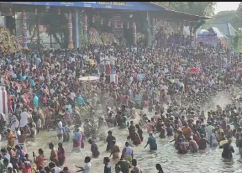 குத்தாலம் காவிரி கரையில் 6 கோவில்களில் இருந்து சுவாமி அம்பாள் எழுந்தருள தீர்த்தவாரி