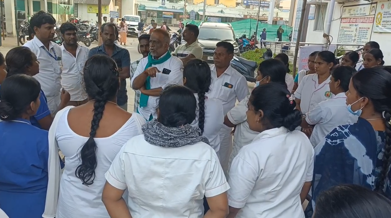 பணி நிரந்தம் கோரி மயிலாடுதுறையில் ஒப்பந்த செவிலியர்கள் தொடர் காத்திருப்பு போராட்டம்