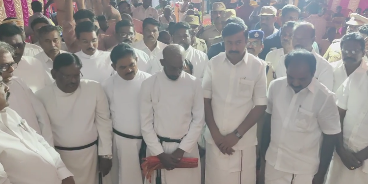 தரங்கம்பாடி வட்டாட்சியர் அலுவலகம் அருகே சீகன் பால்குவுக்கு மணிமண்டபம் கட்ட அடிக்கல் கிறிஸ்தவர்கள் பிரார்த்தனை