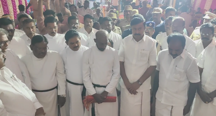 தரங்கம்பாடி வட்டாட்சியர் அலுவலகம் அருகே சீகன் பால்குவுக்கு மணிமண்டபம் கட்ட அடிக்கல் கிறிஸ்தவர்கள் பிரார்த்தனை