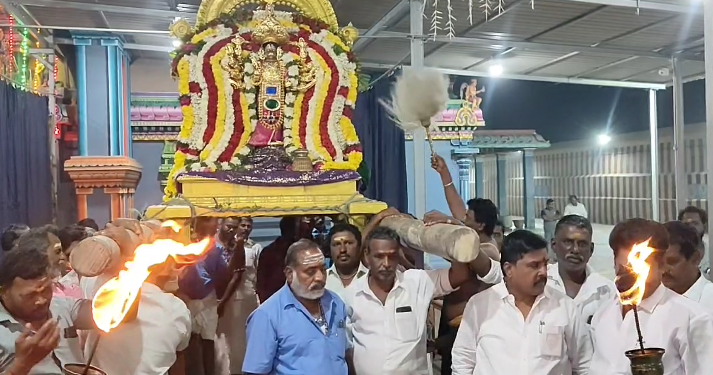 தரங்கம்பாடி புகழ்பெற்ற அனந்தமங்கலம் ஆஞ்சநேயர் கோயிலில் அனுமன் ஜெயந்தி விழா முன்னிட்டு அர்ச்சனை