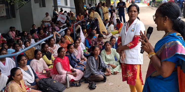 செங்கல்பட்டு கூடுவாஞ்சேரியில் 4-வது நாளாக செவிலியர்கள் போராட்டம்