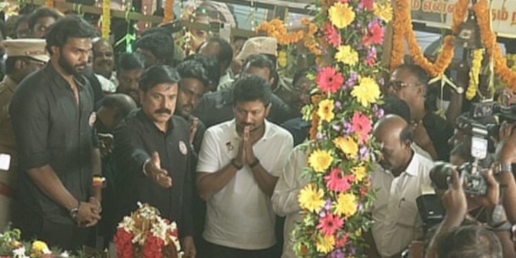 தேமுதிக தலைவர் விஜயகாந்தின் 2-ஆம் ஆண்டு குருபூஜை – திரண்டு வந்த பிரபலங்கள்