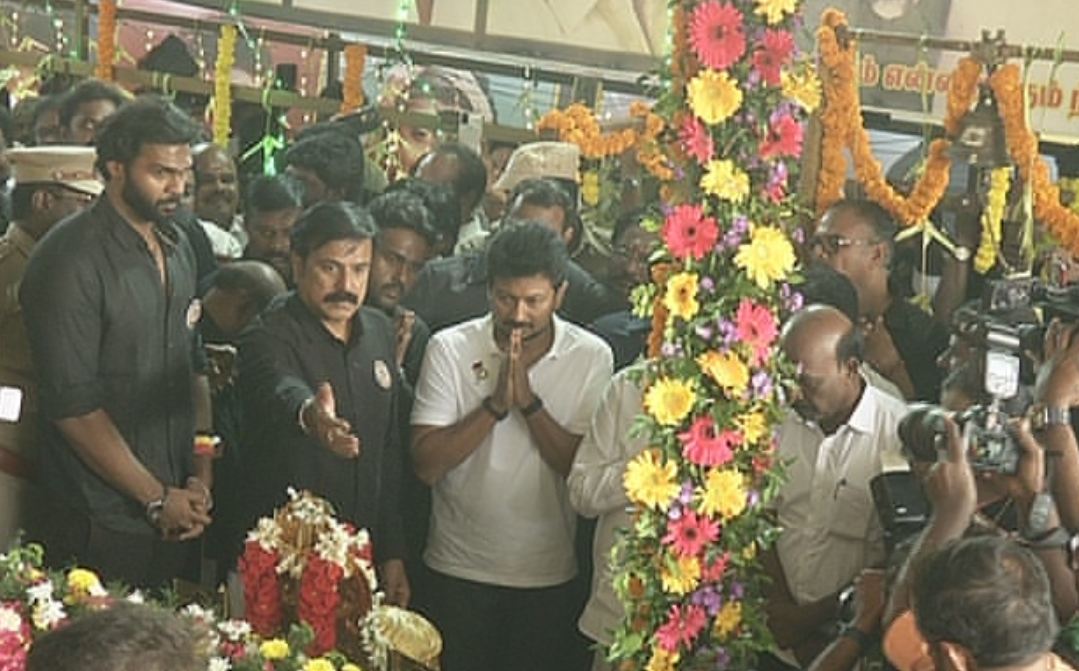 தேமுதிக தலைவர் விஜயகாந்தின் 2-ஆம் ஆண்டு குருபூஜை – திரண்டு வந்த பிரபலங்கள்