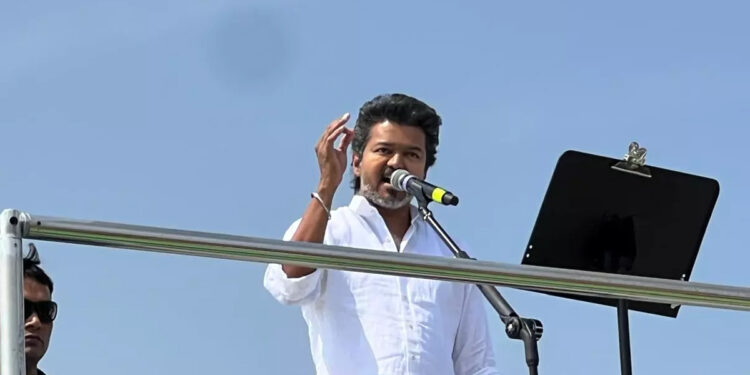 “தீயசக்திக்கும் தூயசக்திக்கும் இடையேதான் அரசியல் போட்டி” – ஈரோட்டில் விஜய் கடும் தாக்கு