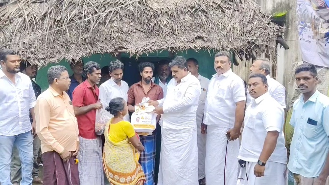 பூம்புகார் சட்டமன்ற தொகுதிக்கு உட்பட்ட டிட்வா புயலால் பாதிக்கப்பட்ட பகுதிகளில் நேரில் பார்வையிட்டு நிவாரண உதவி