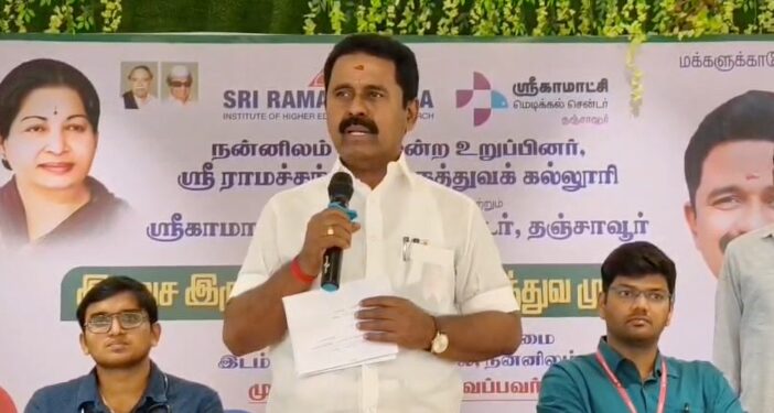 நன்னிலம் பகுதியில் நன்னிலம் தொகுதி அதிமுக சார்பாக நடைபெற்ற மருத்துவ முகாமை முன்னாள் அமைச்சர் ஆர். காமராஜ் துவக்கி வைத்தார்