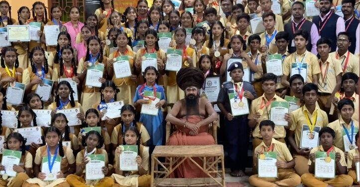 மயிலாடுதுறை குருஞானசம்பந்தர் மிஷன் மெட்ரிக் மேல்நிலைப்பள்ளியில் மாவட்ட, மாநில விளையாட்டுப் போட்டிகளில் வெற்றிஅருளாசி