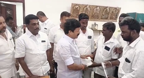 கொங்கரம்பட்டு ஊராட்சியிருந்து கவுன்சிலர் சுகுமார் தலைமை DMK,MDMK,விசிக,உள்ளிட்ட மாற்று கட்சி ADMKவில் இணைத்தனர்