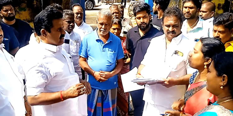 மன்னார்குடியில் நடைபெற்ற வாக்காளர் பட்டியல் சிறப்பு தீவிர திருத்த முகாம் – முன்னாள் அமைச்சர் ஆர்.காமராஜ் பார்வையிட்டார்