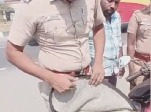 பைக்கில் 56 லட்சம் கடத்தியது எப்படி? – தொக்காக தூக்கிய போலீஸ்