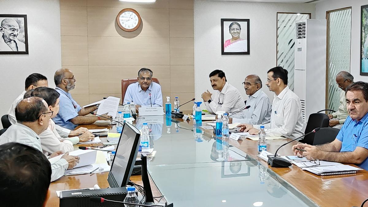 காவிரியில் தண்ணீர் திறந்து விட கர்நாடகாவுக்கு காவிரி மேலாண்மை ஆணையம் உத்தரவு