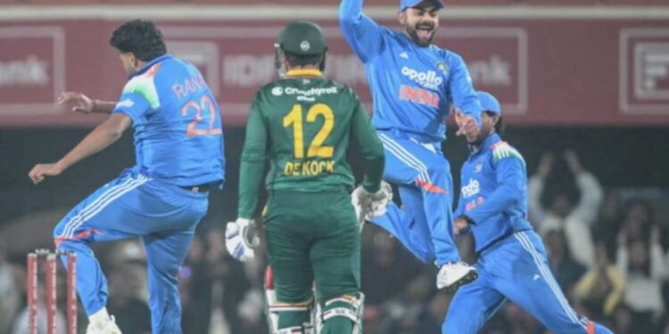 தென்னாபிரிக்காவுக்கு எதிரான முதல் ஒருநாள் கிரிக்கெட் – இந்தியா வெற்றி