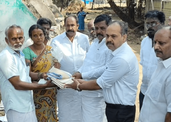 தரங்கம்பாடி அருகே வீட்டில் தீ விபத்து – திமுக,அதிமுக மற்றும் அரசு சார்பில் நிவாரண உதவி