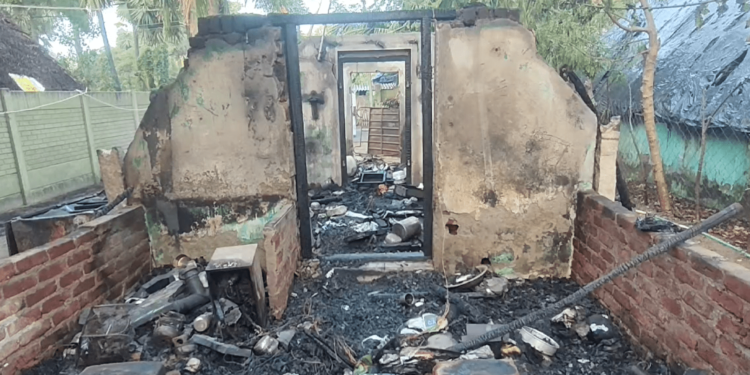 தரங்கபாடி அருகே கூரை வீட்டில் தீ விபத்து – வீட்டில் உள்ள பொருட்கள் முற்றிலுமாக சேதம்