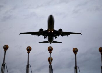 இந்திய வான்பரப்பில் பறக்க பாக். விமானங்களுக்கு அனுமதி அளித்தது இந்திய அரசு