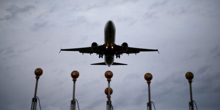 இந்திய வான்பரப்பில் பறக்க பாக். விமானங்களுக்கு அனுமதி அளித்தது இந்திய அரசு