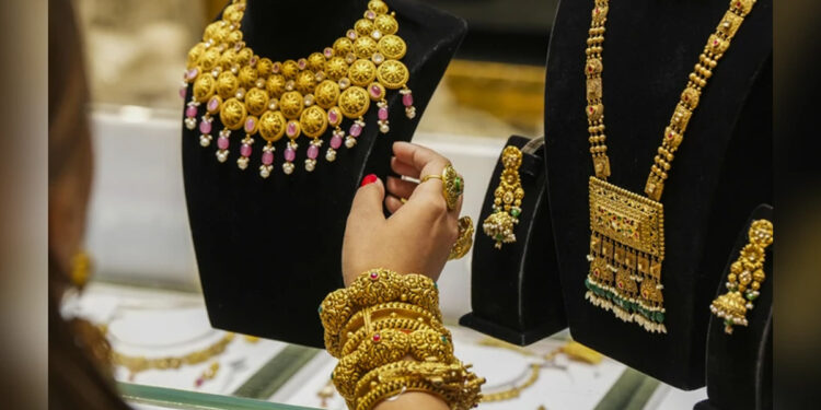 தங்கம் விலை மீண்டும் உயர்வு : சவரன் ரூ.99,200க்கு விற்பனை !