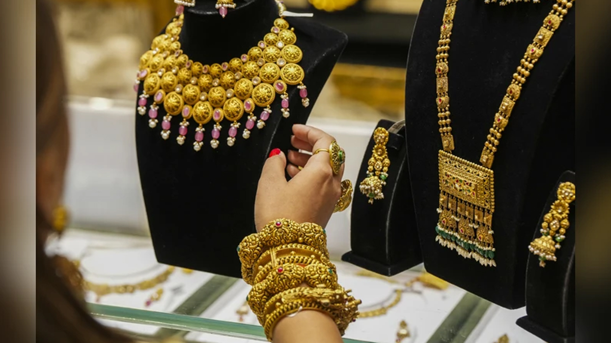 தங்கம் விலை மீண்டும் உயர்வு : சவரன் ரூ.99,200க்கு விற்பனை !