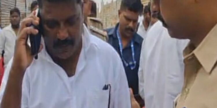 புதுவை விஜய் பங்கேற்கும் பொதுக்கூட்டம் – துப்பாக்கியுடன் வந்த நபரால் திடீர் பரபரப்பு