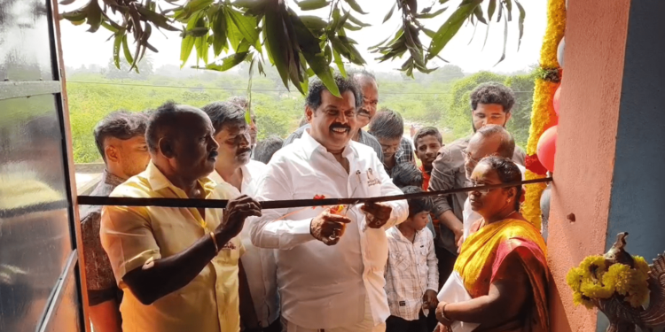 சமுதாய கூட சமையல் பரிமாறும் அறை மற்றும் பேவர் பிளாக் நடைபாதை – திருவள்ளூர் சட்டமன்ற உறுப்பினர் திறந்து வைத்தார்