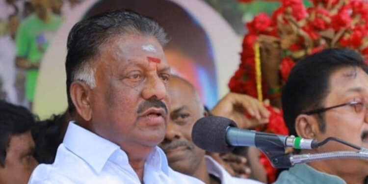 “தனிக்கட்சி தொடங்குவதாக எப்போதும் சொல்லவில்லை” : ஜெயலலிதா நினைவிடத்தில் ஓபிஎஸ் விளக்கம்