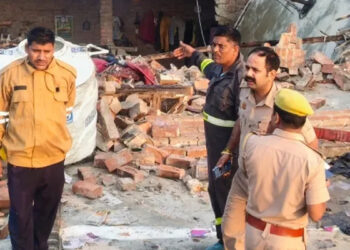 8 வயது சிறுவன் ஸ்டீல் பெட்டியில் கண் தோண்டப்பட்ட நிலையில் கண்டெடுப்பு !