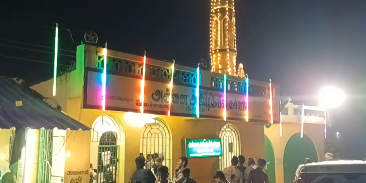 சீர்காழி அருகே அன்னை அஜ்மத் பீவி தர்ஹா 85 வது ஆண்டு சந்தனக்கூடு கந்தூரி விழா – அனைத்து மதத்தினர் கலந்துக்கொண்டு வழிபாடு