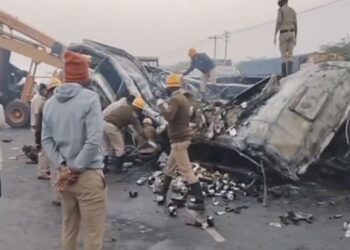 நொடியில் நிகழ்ந்த பேருந்து விபத்து, 11 பேர் உயிரிழப்பு – பிரதமர் இரங்கல்