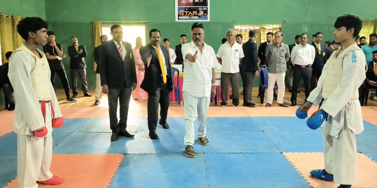 விழுப்புரத்தில் 5-வது மாவட்ட கராத்தே போட்டி – இளம் மற்றும் மூத்த கராத்தே வீரர்கள் பங்கேற்பு