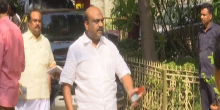 அடையாள அட்டையை தூக்கி எரிந்து திமுக முன்னாள் எம்எல்ஏ ஆத்திரம்