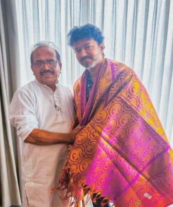 த வெ க வில் இணைந்தார் நாஞ்சில் சம்பத்