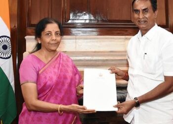 நிர்மலாவை சந்திக்க டெல்லியில் அதிமுக-வினர் முகாம்