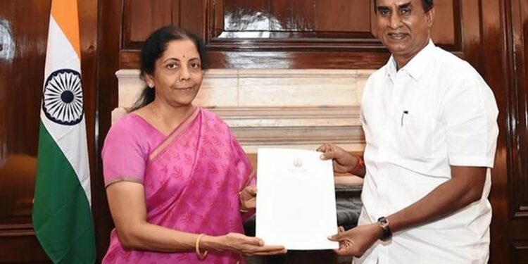 நிர்மலாவை சந்திக்க டெல்லியில் அதிமுக-வினர் முகாம்