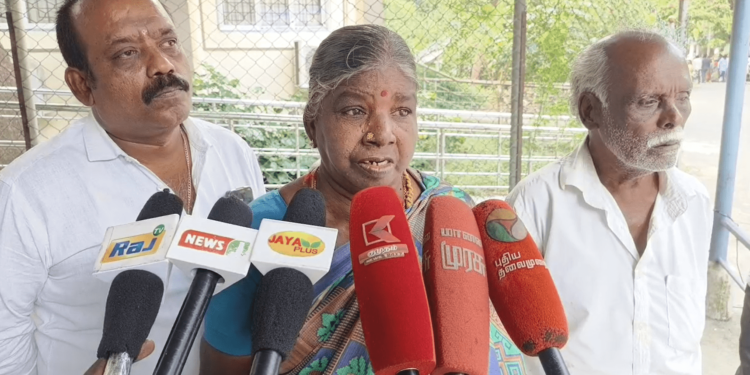 முதியவர் என்றும் பார்க்காமல் தாக்கும் உறவினர்கள் மீது நடவடிக்கை எடுக்க கோரிக்கை – மாவட்ட ஆட்சியரிடம் 86 வயது முதியவர் மனு