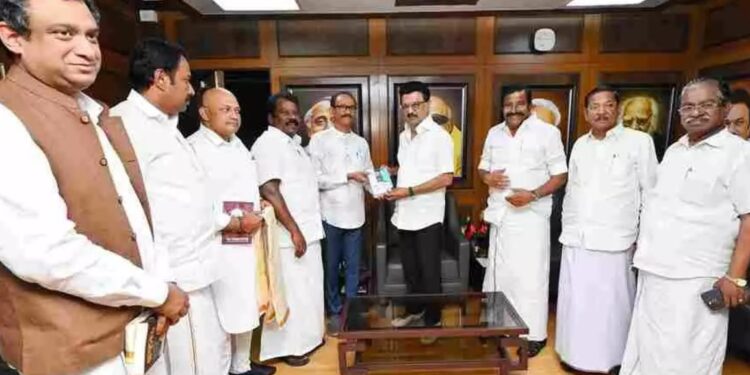 திமுக-காங்கிரஸ் தொகுதி பங்கீடு பேச்சுவார்த்தை குழு – திமுக தலைவர் ஸ்டாலினை சந்தித்தது