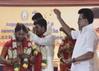 பொண்டாட்டி சொன்னா கேட்டுக்கணும்..சிரிப்பலையை ஏற்படுத்திய முதல்வர் பேச்சு