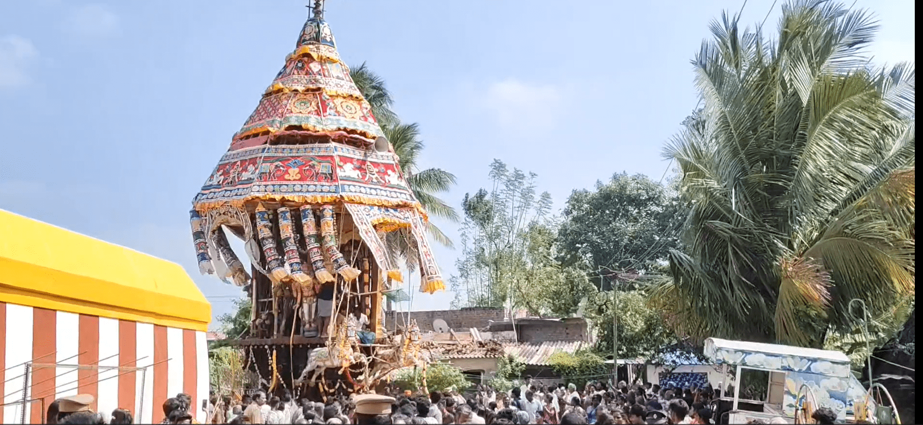 இந்தியாவிலேயே தனி சன்னதி உள்ள எமதர்மராஜா கோவில் தேரோட்ட விழா – பக்தர்கள் தேரை இழுத்து வழிபாடு