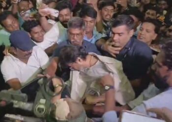 தவெக தலைவர் விஜய் கீழே விழுந்ததால் பரபரப்பு