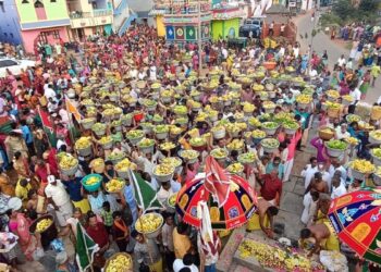 வத்தலக்குண்டு அருகே மும்மாரி மழை வேண்டி 5 லட்சம் வாழைப்பழங்கள் சூறையிடப்பட்ட வினோதத் திருவிழா!