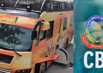 கரூர் விஜய்யின் பிரச்சார வாகனத்தைச் சிபிஐ பறிமுதல் செய்தது  டெல்லி நேர்முக விசாரணைக்கு முன்னதாக அதிரடி